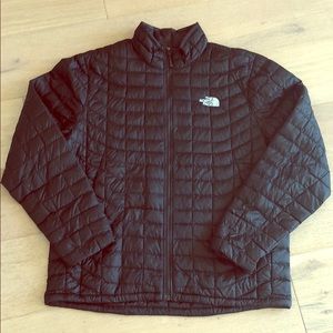 The north face men’s jacket. Black thermoball.